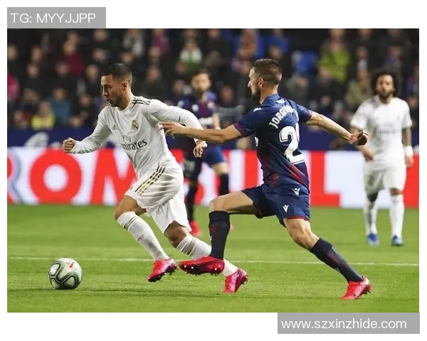 足球球星背身过人技巧分析及经典实例解析